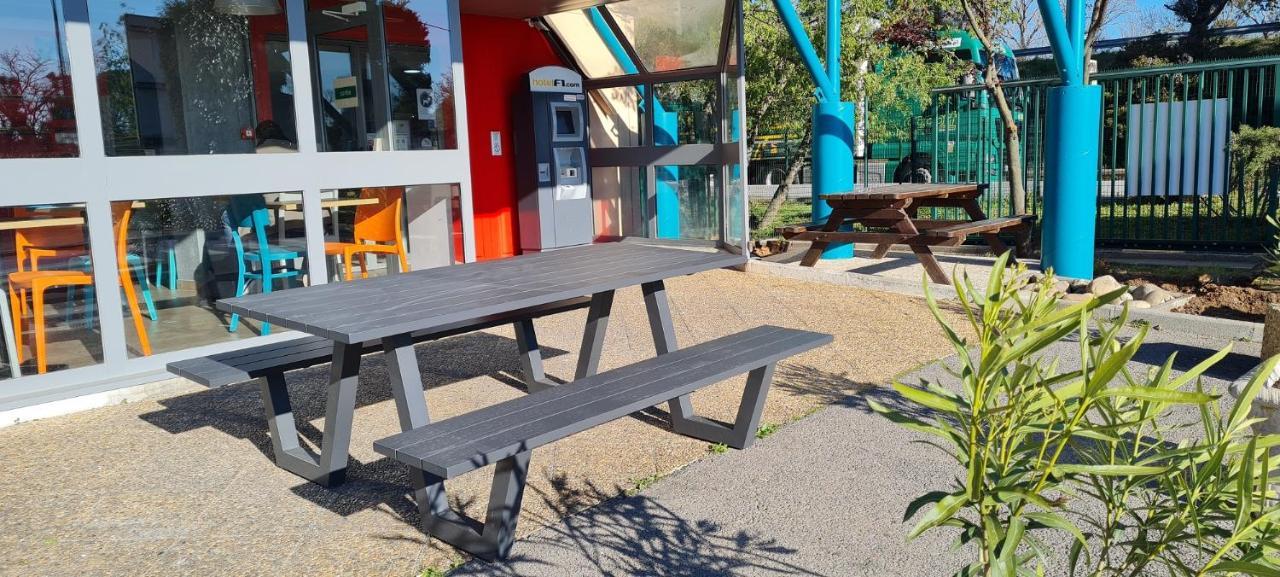 Hotelf1 Frejus Roquebrune Sur Argens Exterior photo