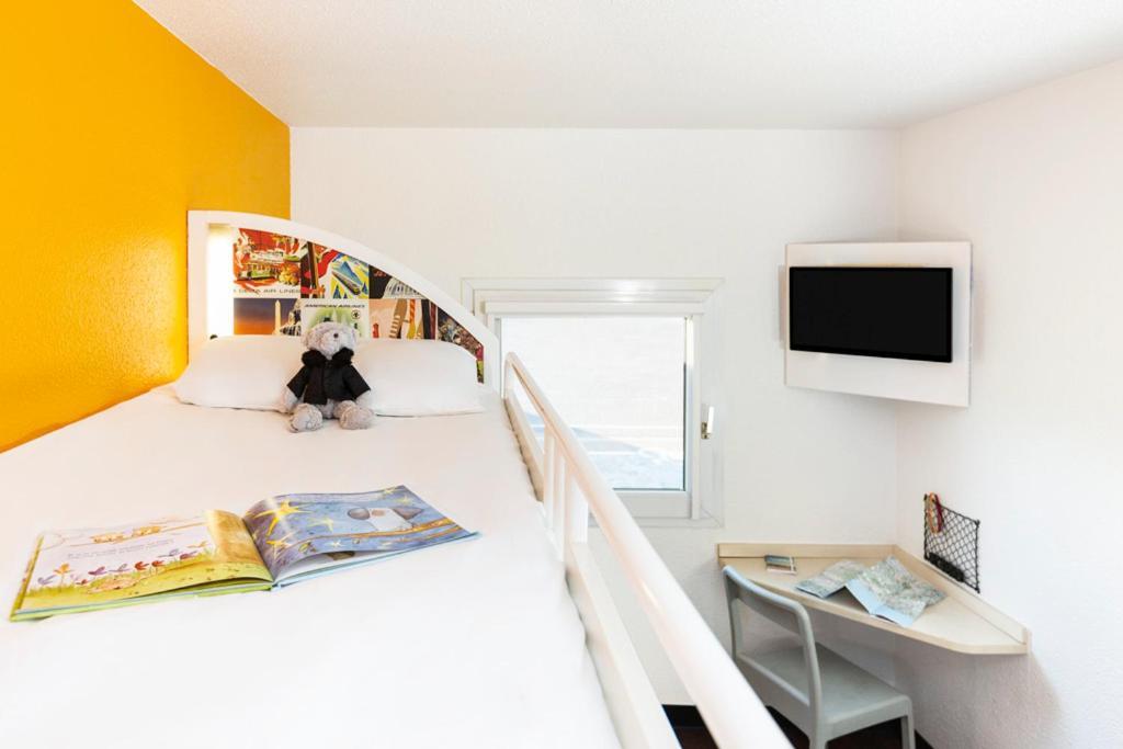 Hotelf1 Frejus Roquebrune Sur Argens Exterior photo